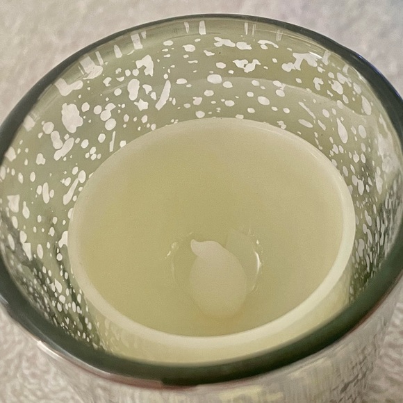 COLLECTION of BALL-JAR LIGHT + FLAMELESS/FLICKERING VOTIVE CANDLE… - Picture 7 of 12